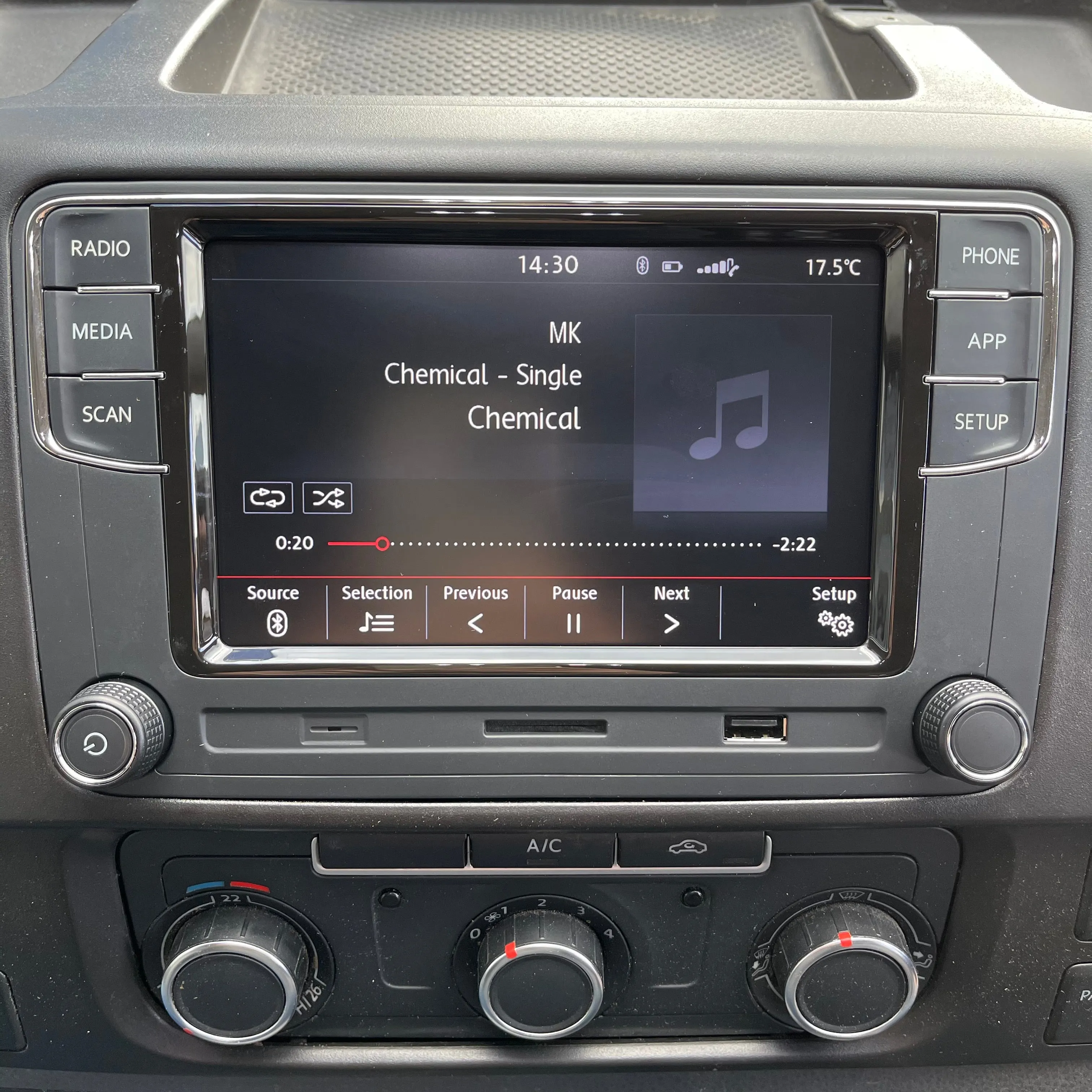 VW T5.1 RCD360  With Apple Car Play / Android Auto 6.5" Factory Fit 10-15