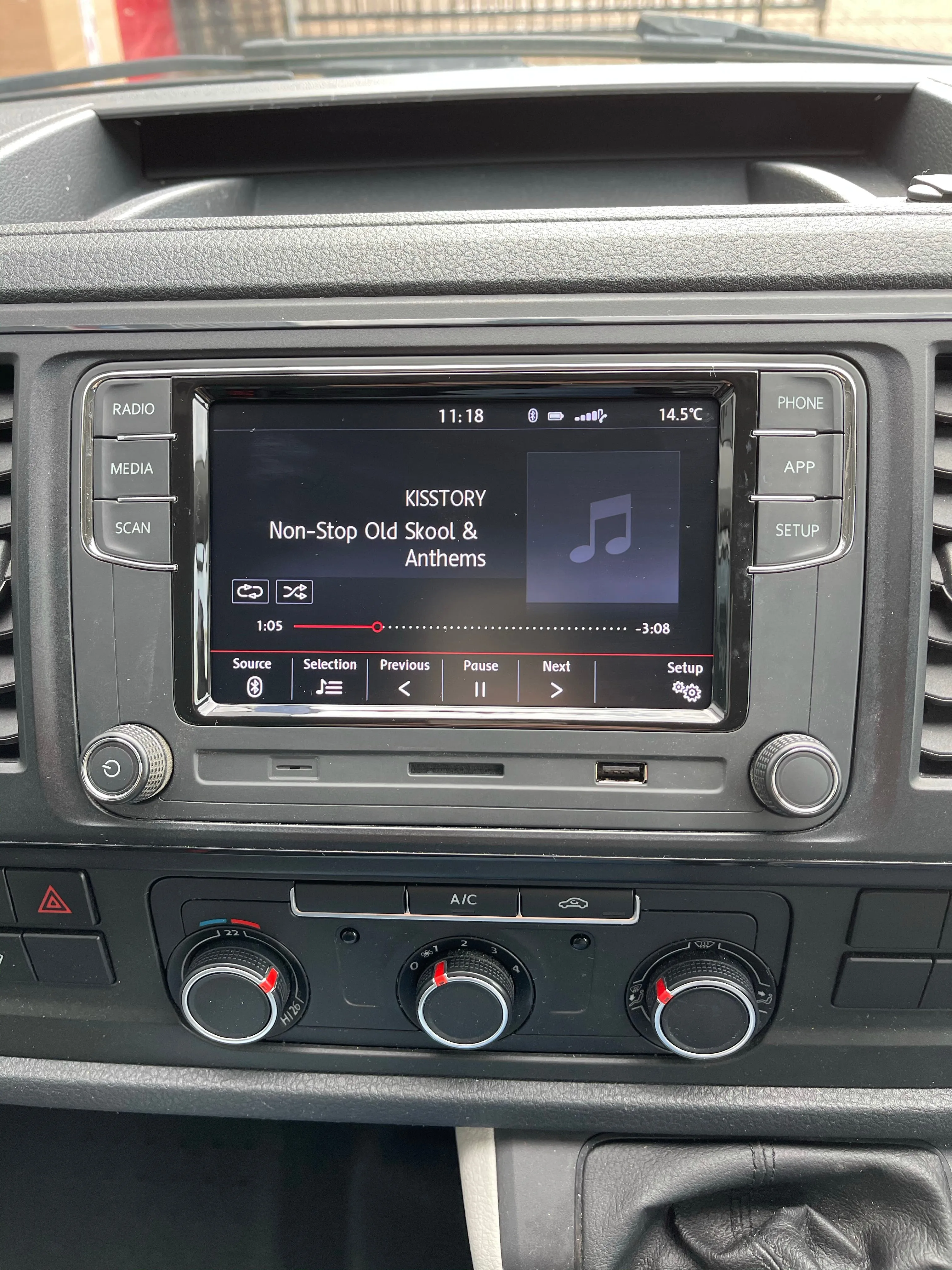 VW T6 RCD360  With Apple Car Play / Android Auto 6.5" Factory Fit Transporter 2015 - 2019