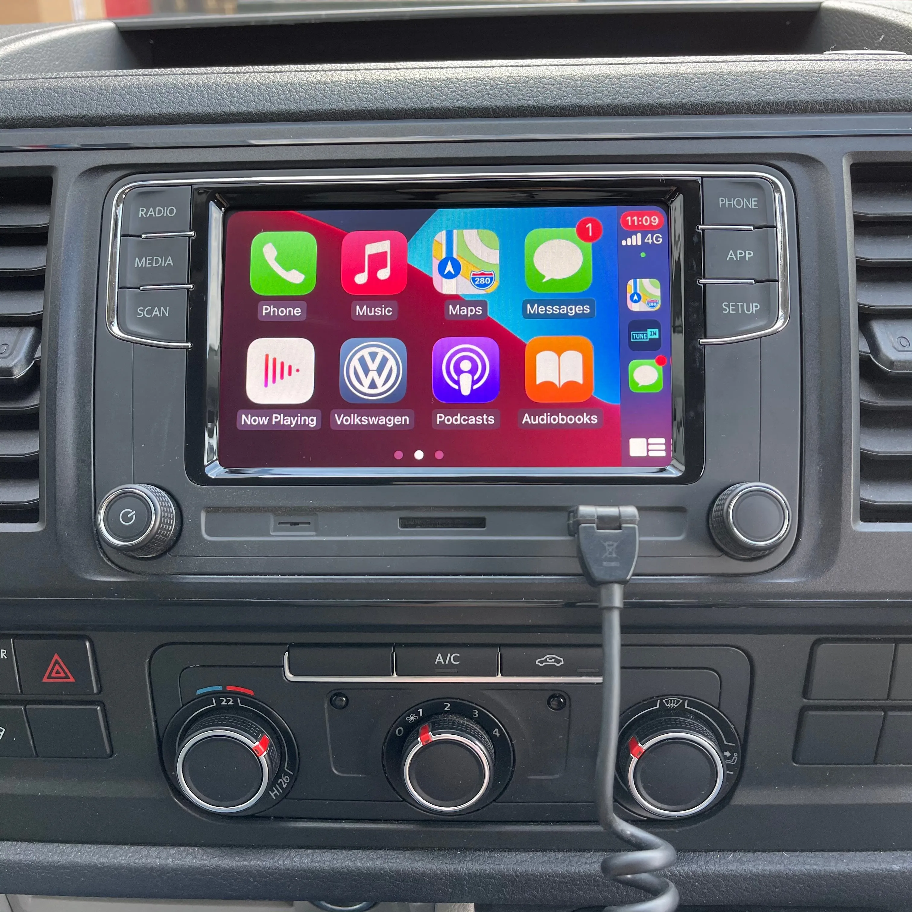 VW T6 RCD360  With Apple Car Play / Android Auto 6.5" Factory Fit Transporter 2015 - 2019